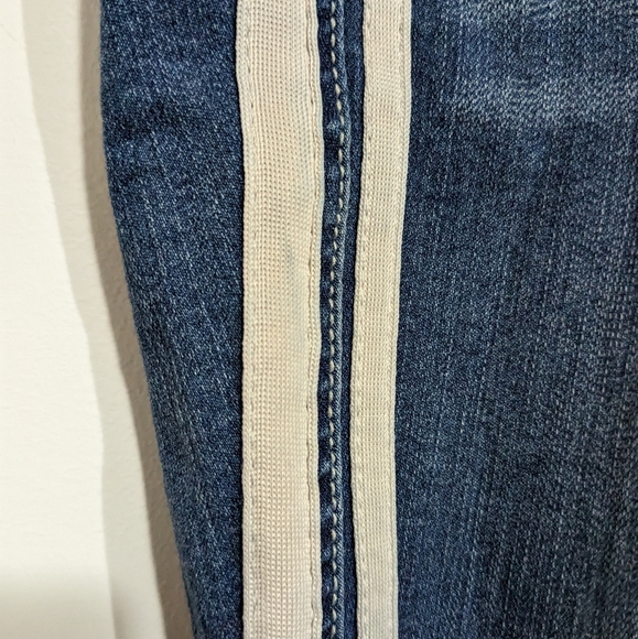 Torrid Women's Pink buttons Striped Super Soft Stretch Jeggings Size 20S - Picture 4 of 6